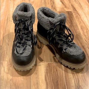 Winter hiking boot